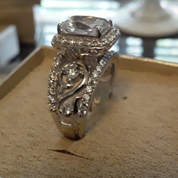 SOLD Belle Luce - Picture 2 of 3